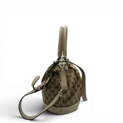 https://cdn.shopify.com/s/files/1/0564/9376/8855/files/Gucci_Handtasche_Sukey_mit_Umhangegurt_monogram_beige_vintage_GG7930.webp?v=1779966402