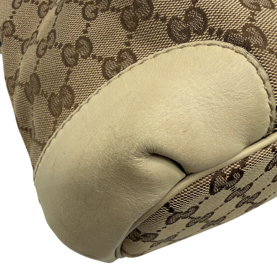 https://cdn.shopify.com/s/files/1/0564/9376/8855/files/Gucci_Handtasche_Sukey_mit_Umhangegurt_monogram_beige_vintage_GG7934.webp?v=1779966403