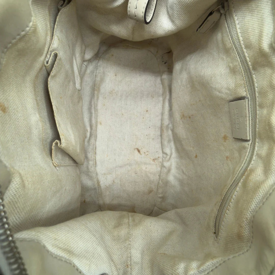 https://cdn.shopify.com/s/files/1/0564/9376/8855/files/Gucci_Handtasche_Sukey_mit_Umhangegurt_monogram_beige_vintage_GG7940.webp?v=1779966403