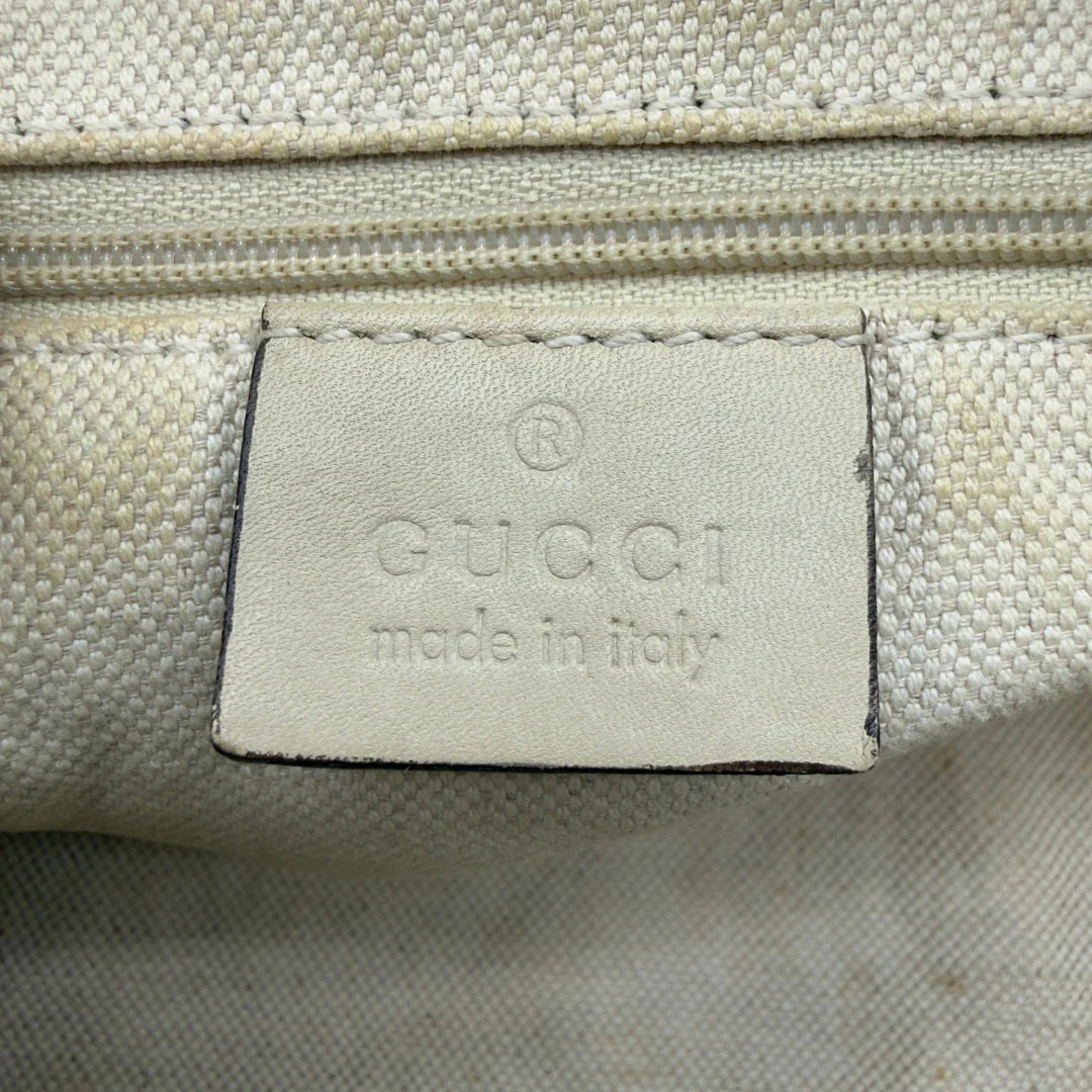 https://cdn.shopify.com/s/files/1/0564/9376/8855/files/Gucci_Handtasche_Sukey_mit_Umhangegurt_monogram_beige_vintage_GG7941.webp?v=1779966403