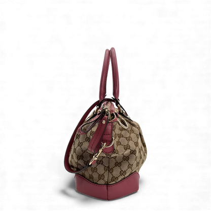 https://cdn.shopify.com/s/files/1/0564/9376/8855/files/Gucci_Handtasche_Sukey_mit_Umhangegurt_monogram_beige_vintage_GG_handbag0688.webp?v=1764856838