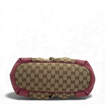 https://cdn.shopify.com/s/files/1/0564/9376/8855/files/Gucci_Handtasche_Sukey_mit_Umhangegurt_monogram_beige_vintage_GG_handbag0690.webp?v=1764856838