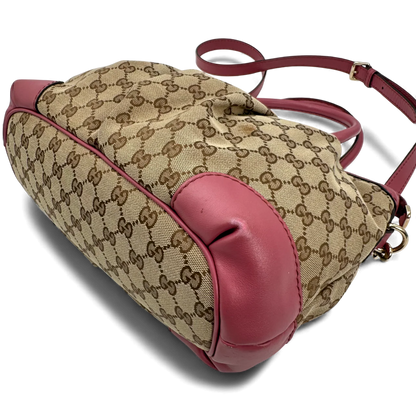 https://cdn.shopify.com/s/files/1/0564/9376/8855/files/Gucci_Handtasche_Sukey_mit_Umhangegurt_monogram_beige_vintage_GG_handbag0691.webp?v=1764856838