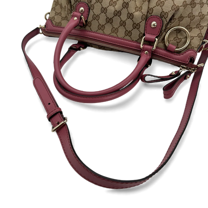 https://cdn.shopify.com/s/files/1/0564/9376/8855/files/Gucci_Handtasche_Sukey_mit_Umhangegurt_monogram_beige_vintage_GG_handbag0696.webp?v=1764856838
