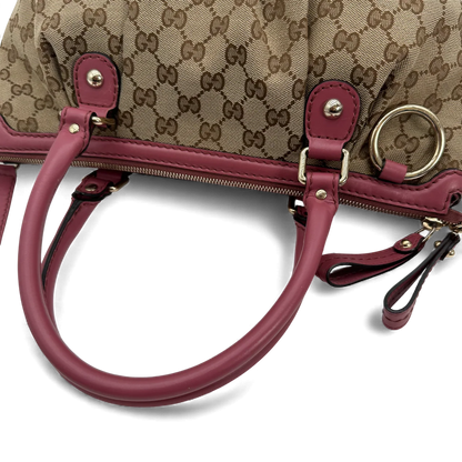 https://cdn.shopify.com/s/files/1/0564/9376/8855/files/Gucci_Handtasche_Sukey_mit_Umhangegurt_monogram_beige_vintage_GG_handbag0697.webp?v=1764856838
