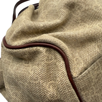 https://cdn.shopify.com/s/files/1/0564/9376/8855/files/Gucci_Handtasche_Sukey_mit_Umhangegurt_monogram_beige_vintage_GG_handbag3049.webp?v=1764854636