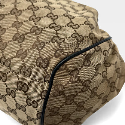 https://cdn.shopify.com/s/files/1/0564/9376/8855/files/Gucci_Handtasche_Sukey_mit_Umhangegurt_monogram_beige_vintage_GG_handbag4620.webp?v=1764897302