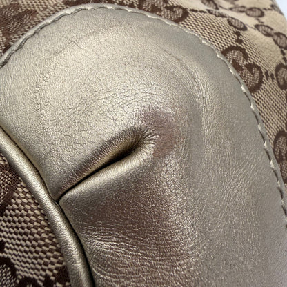 https://cdn.shopify.com/s/files/1/0564/9376/8855/files/Gucci_Handtasche_Sukey_mit_Umhangegurt_monogram_beige_vintage_GG_handbag_4641.webp?v=1765402005