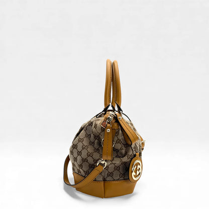 https://cdn.shopify.com/s/files/1/0564/9376/8855/files/Gucci_Handtasche_Sukey_mit_Umhangegurt_monogram_beige_vintage_GG_handbag_5037.webp?v=1765385313