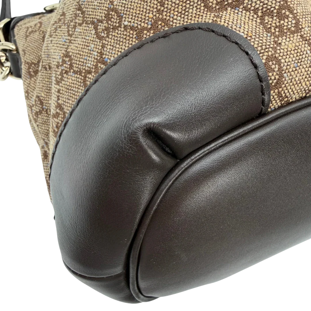 https://cdn.shopify.com/s/files/1/0564/9376/8855/files/Gucci_Handtasche_Sukey_mit_Umhangegurt_monogram_braun_vintage_GG6164.webp?v=1775064878