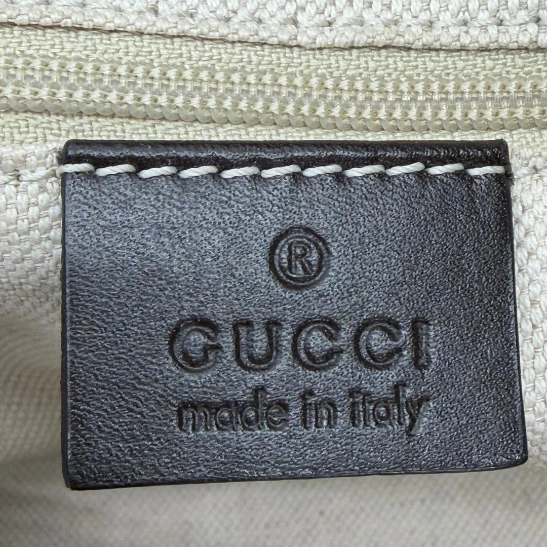 https://cdn.shopify.com/s/files/1/0564/9376/8855/files/Gucci_Handtasche_Sukey_mit_Umhangegurt_monogram_braun_vintage_GG6168.webp?v=1775064878