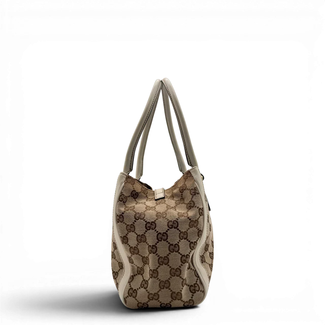 https://cdn.shopify.com/s/files/1/0564/9376/8855/files/Gucci_Handtasche_Trophy_mit_Gucci_Blume_beige_3.webp?v=1781713049