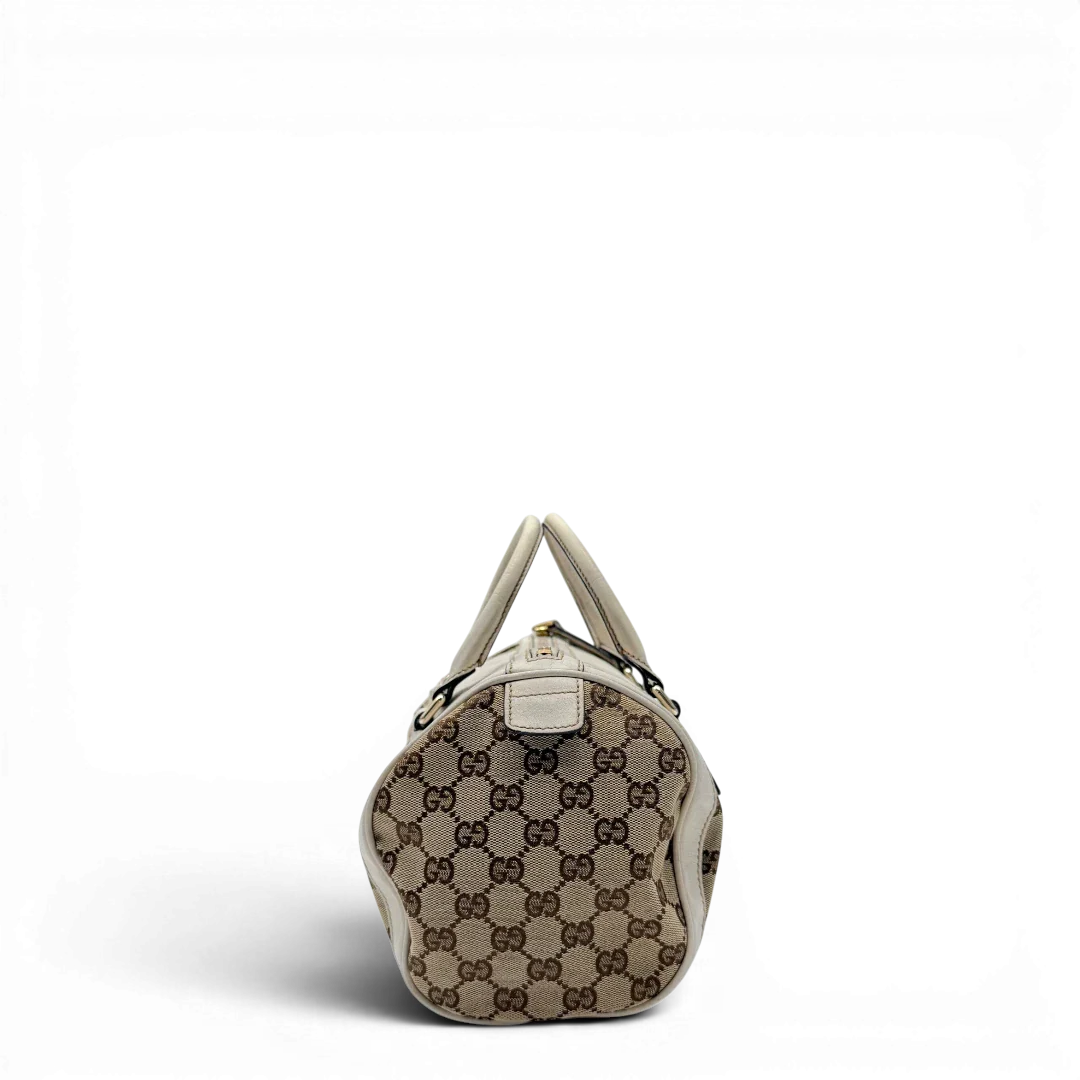 https://cdn.shopify.com/s/files/1/0564/9376/8855/files/Gucci_Handtasche_Zylinder_mit_Gucci_Blume_beige_vintage7849.webp?v=1780490136