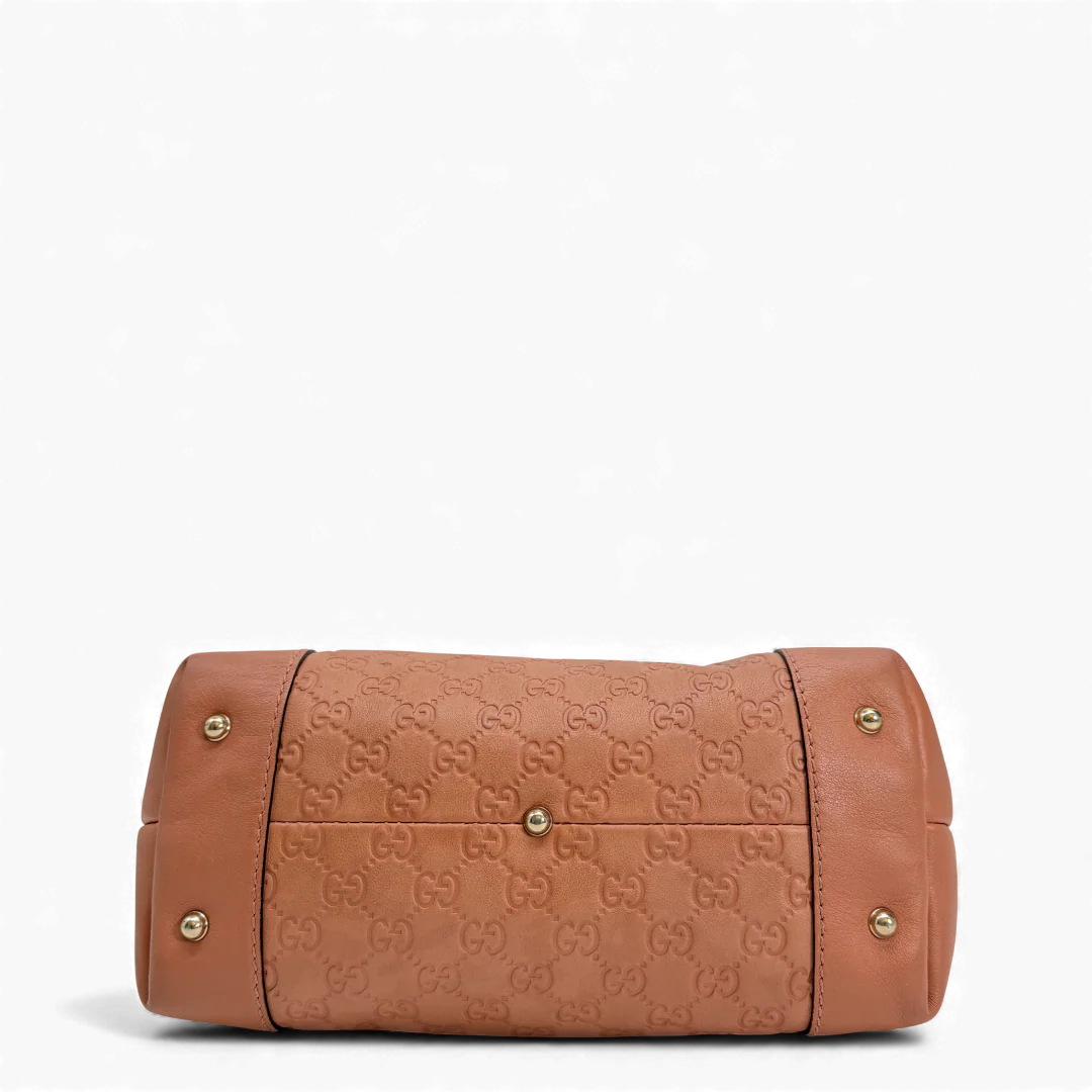 https://cdn.shopify.com/s/files/1/0564/9376/8855/files/Gucci_Handtasche_aus_Leder_monogram_rosa_vintage_GG_handbag2867.webp?v=1764852002