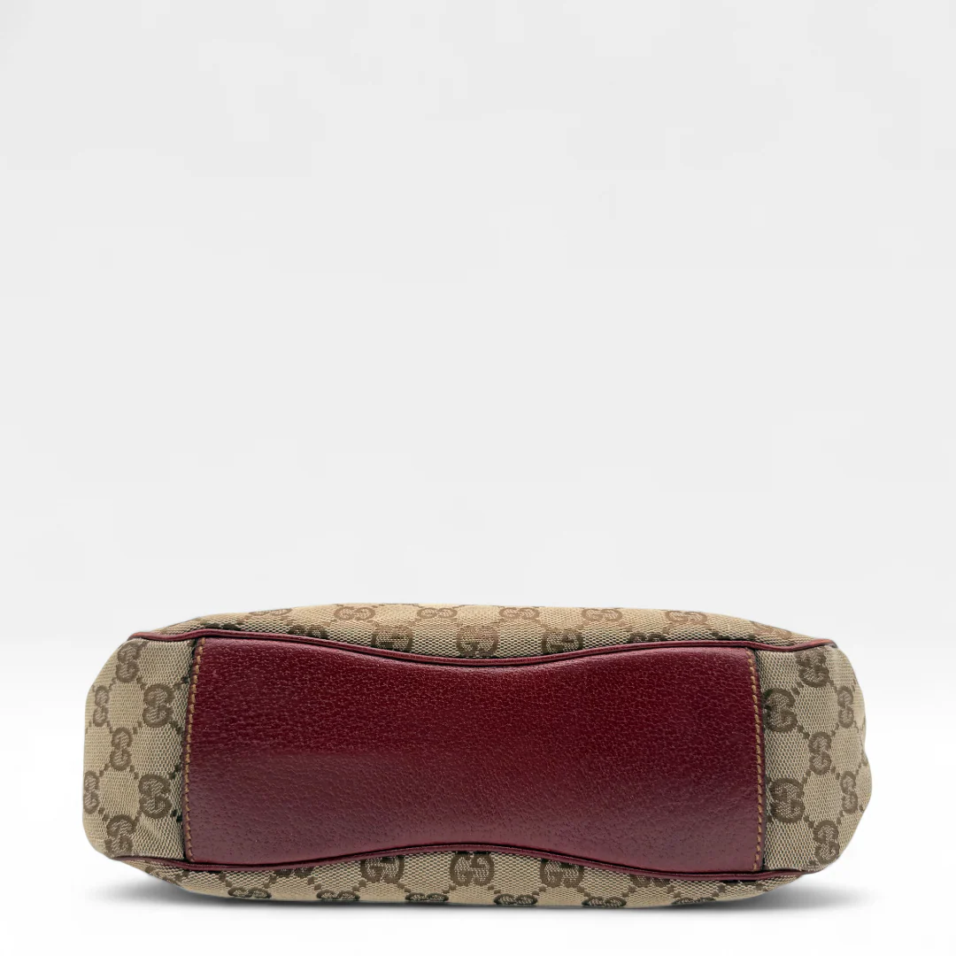 https://cdn.shopify.com/s/files/1/0564/9376/8855/files/Gucci_Handtasche_dunkelrote_Lederdetails_monogram_beige_vintage_GG_handbag7152.webp?v=1758890793