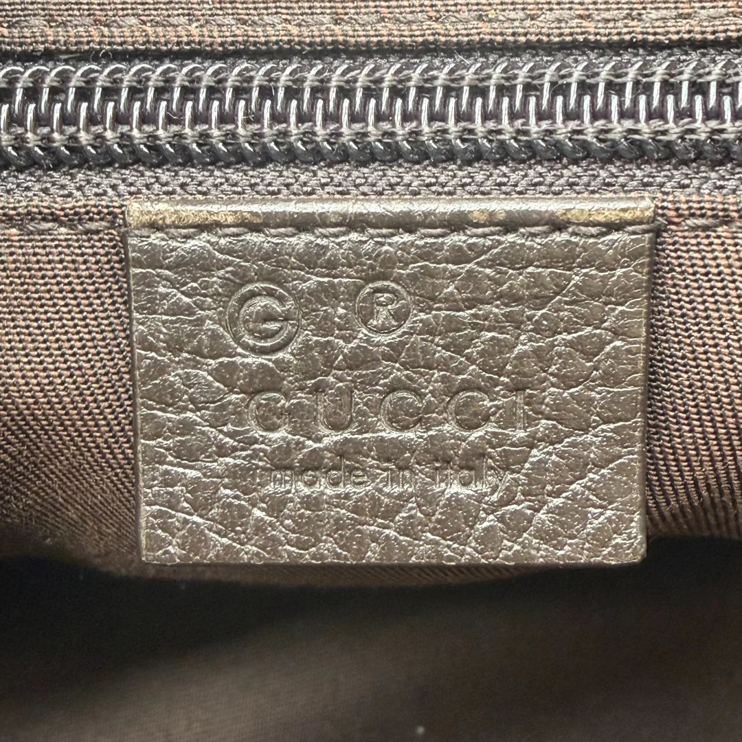 https://cdn.shopify.com/s/files/1/0564/9376/8855/files/Gucci_Messengertasche_Opidia_small_monogram_beige_vintage_GG1429.webp?v=1762430359