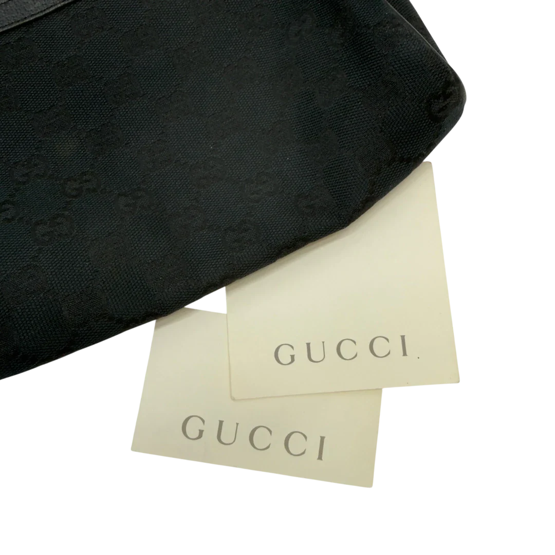 https://cdn.shopify.com/s/files/1/0564/9376/8855/files/Gucci_Pochette_Abbey_monogram_schwarz_23.webp?v=1783512078