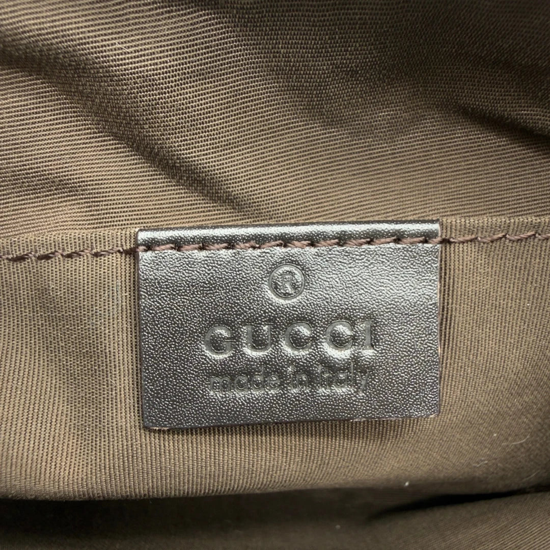 https://cdn.shopify.com/s/files/1/0564/9376/8855/files/Gucci_Pochette_Croissant_monogram_braun_vintage_GG7563.webp?v=1779319553