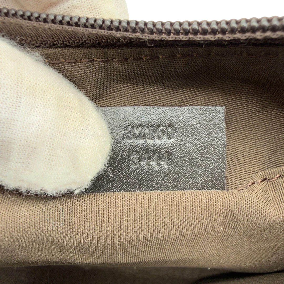 https://cdn.shopify.com/s/files/1/0564/9376/8855/files/Gucci_Pochette_Croissant_monogram_braun_vintage_GG7564.webp?v=1779319553