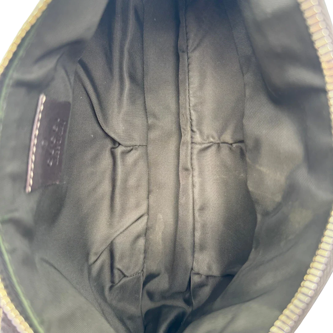 https://cdn.shopify.com/s/files/1/0564/9376/8855/files/Gucci_Pochette_Lovely_mit_GG_Herz_monogram_beige_16.webp?v=1783514912