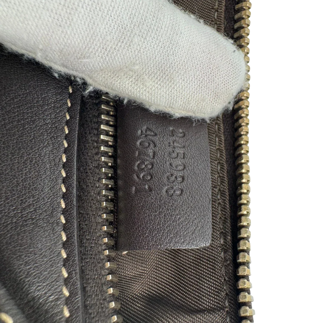 https://cdn.shopify.com/s/files/1/0564/9376/8855/files/Gucci_Pochette_Lovely_mit_GG_Herz_monogram_beige_vintage_GG2386.webp?v=1779966529