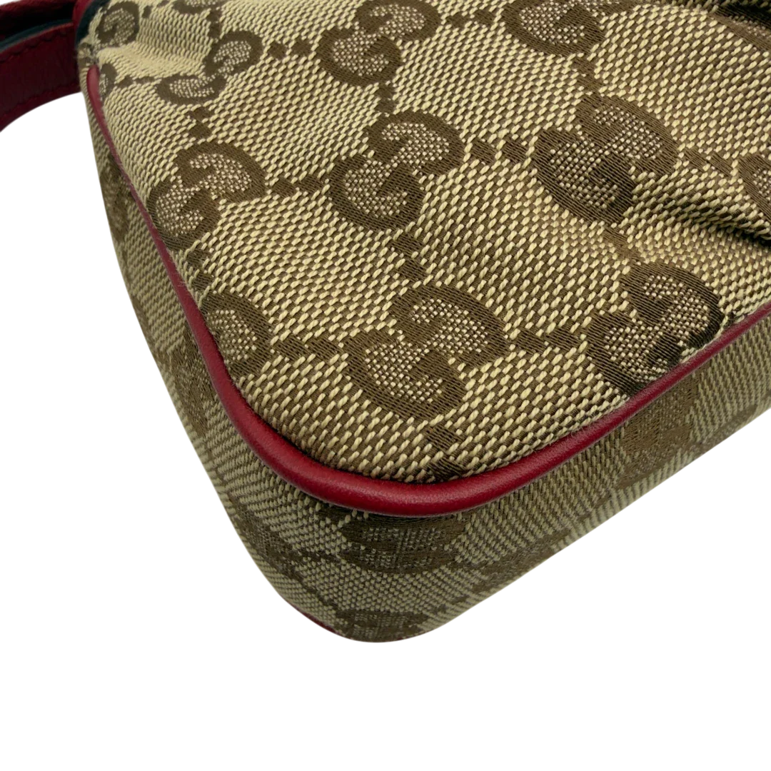 https://cdn.shopify.com/s/files/1/0564/9376/8855/files/Gucci_Pochette_Lovely_mit_GG_Herz_monogram_beige_vintage_GG7509.webp?v=1779286740
