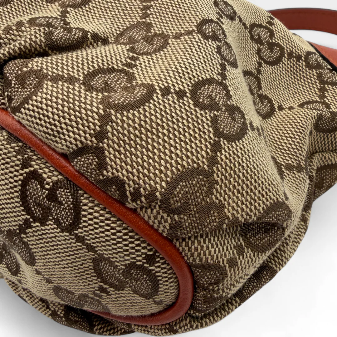 https://cdn.shopify.com/s/files/1/0564/9376/8855/files/Gucci_Pochette_Sherry_Line_monogram_beige_vintage76912.webp?v=1759394231