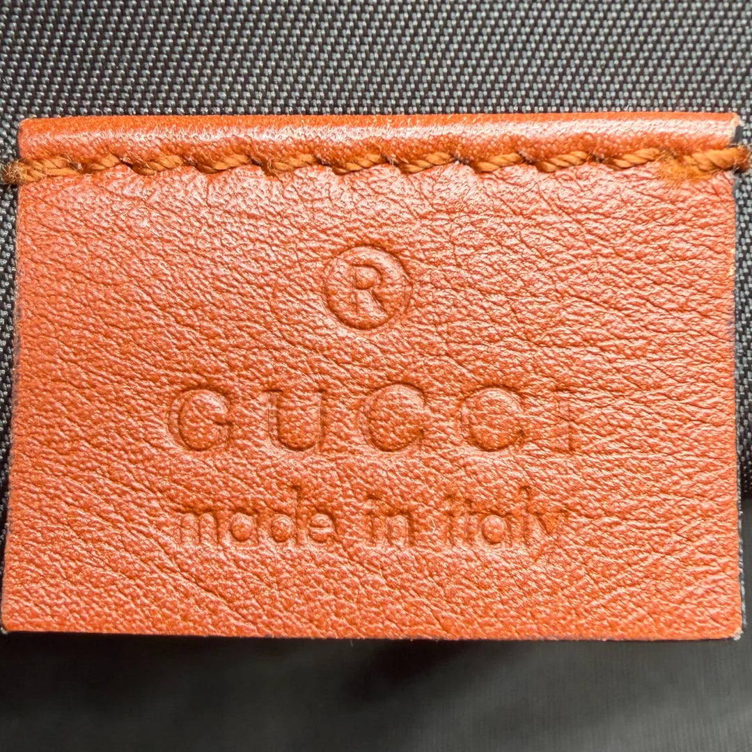 https://cdn.shopify.com/s/files/1/0564/9376/8855/files/Gucci_Pochette_Sherry_Line_monogram_beige_vintage77002.webp?v=1759394231