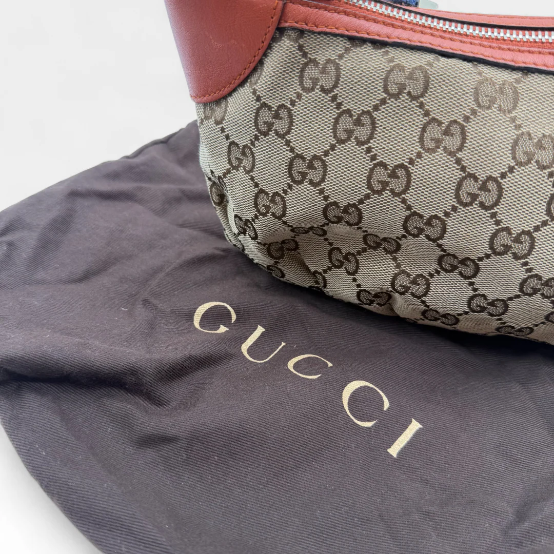 https://cdn.shopify.com/s/files/1/0564/9376/8855/files/Gucci_Pochette_Sherry_Line_monogram_beige_vintage77022.webp?v=1759394231