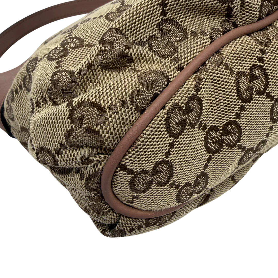 https://cdn.shopify.com/s/files/1/0564/9376/8855/files/Gucci_Pochette_Sherry_Line_monogram_beige_vintage_GG_0079.webp?v=1771500976