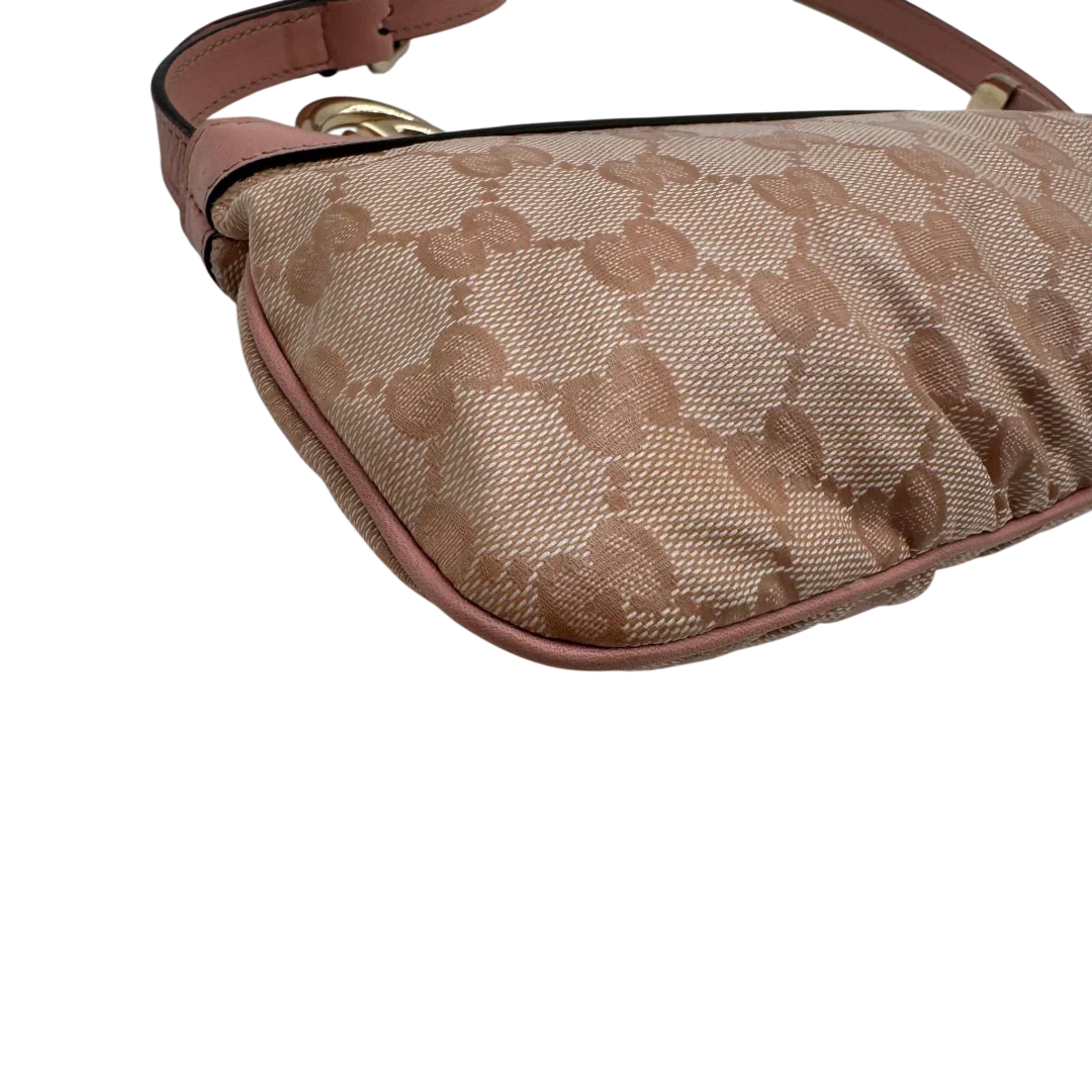 https://cdn.shopify.com/s/files/1/0564/9376/8855/files/Gucci_Pochette_mit_GG_Anhanger_PVC_monogram_rosa_vintage_GG1752.webp?v=1779407744