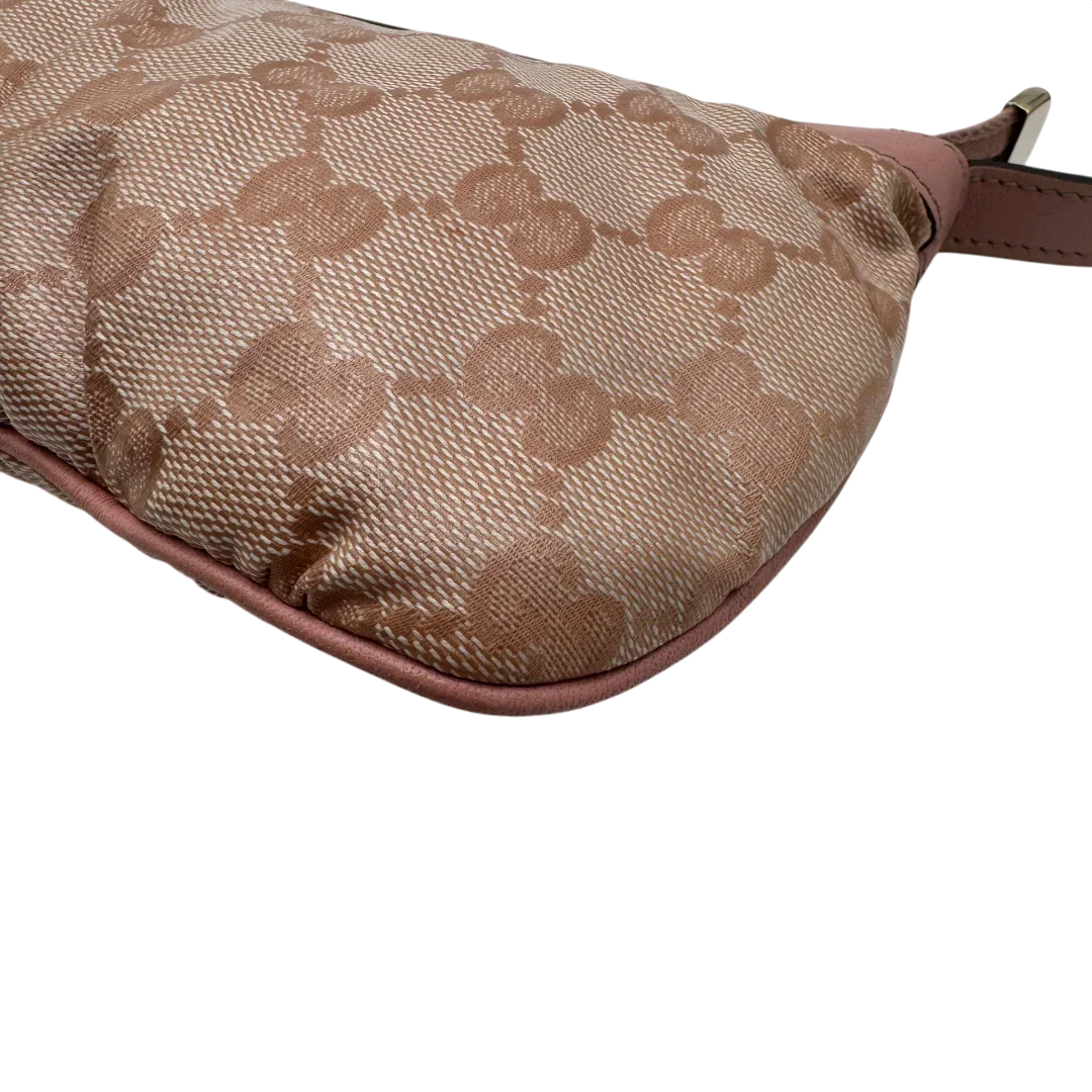 https://cdn.shopify.com/s/files/1/0564/9376/8855/files/Gucci_Pochette_mit_GG_Anhanger_PVC_monogram_rosa_vintage_GG1753.webp?v=1779407744