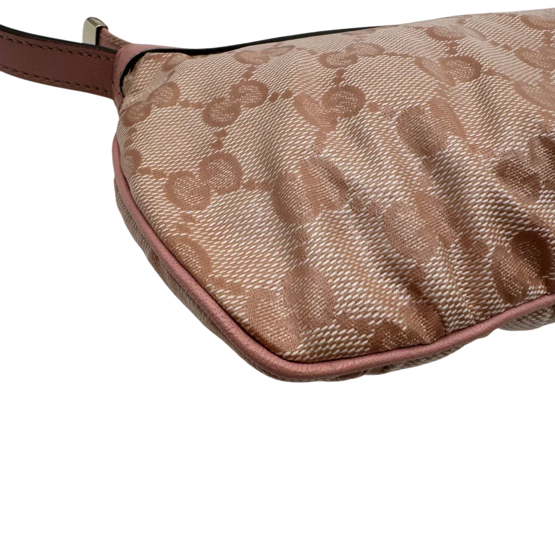 https://cdn.shopify.com/s/files/1/0564/9376/8855/files/Gucci_Pochette_mit_GG_Anhanger_PVC_monogram_rosa_vintage_GG1754.webp?v=1779407744