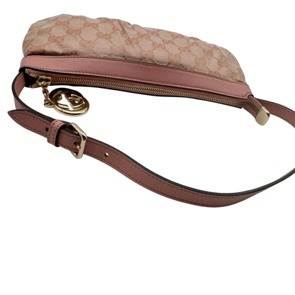 https://cdn.shopify.com/s/files/1/0564/9376/8855/files/Gucci_Pochette_mit_GG_Anhanger_PVC_monogram_rosa_vintage_GG1756.webp?v=1779407743