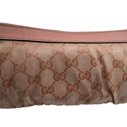https://cdn.shopify.com/s/files/1/0564/9376/8855/files/Gucci_Pochette_mit_GG_Anhanger_PVC_monogram_rosa_vintage_GG1761.webp?v=1779407744