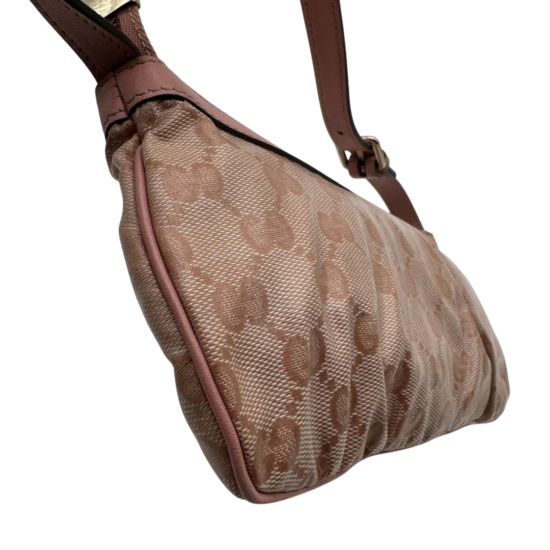 https://cdn.shopify.com/s/files/1/0564/9376/8855/files/Gucci_Pochette_mit_GG_Anhanger_PVC_monogram_rosa_vintage_GG1762.webp?v=1779407744