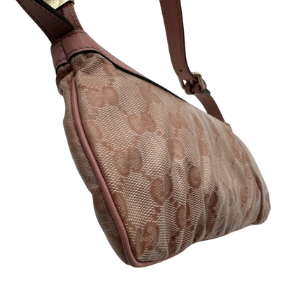 https://cdn.shopify.com/s/files/1/0564/9376/8855/files/Gucci_Pochette_mit_GG_Anhanger_PVC_monogram_rosa_vintage_GG1762.webp?v=1779407744