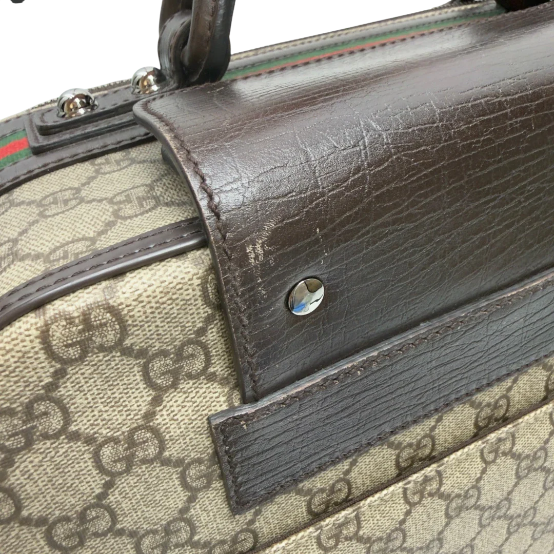 https://cdn.shopify.com/s/files/1/0564/9376/8855/files/Gucci_Reisekoffer_Sherry_Line_monogram_beige_15.webp?v=1783512441