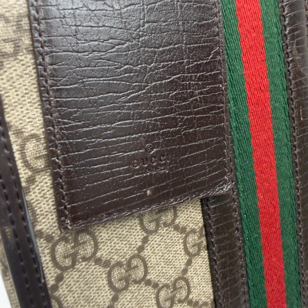 https://cdn.shopify.com/s/files/1/0564/9376/8855/files/Gucci_Reisekoffer_Sherry_Line_monogram_beige_18.webp?v=1783512441