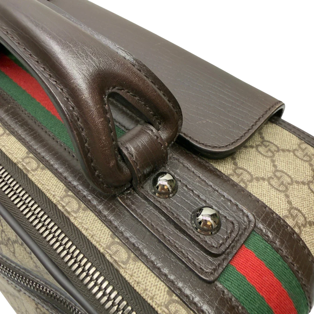 https://cdn.shopify.com/s/files/1/0564/9376/8855/files/Gucci_Reisekoffer_Sherry_Line_monogram_beige_20.webp?v=1783512441