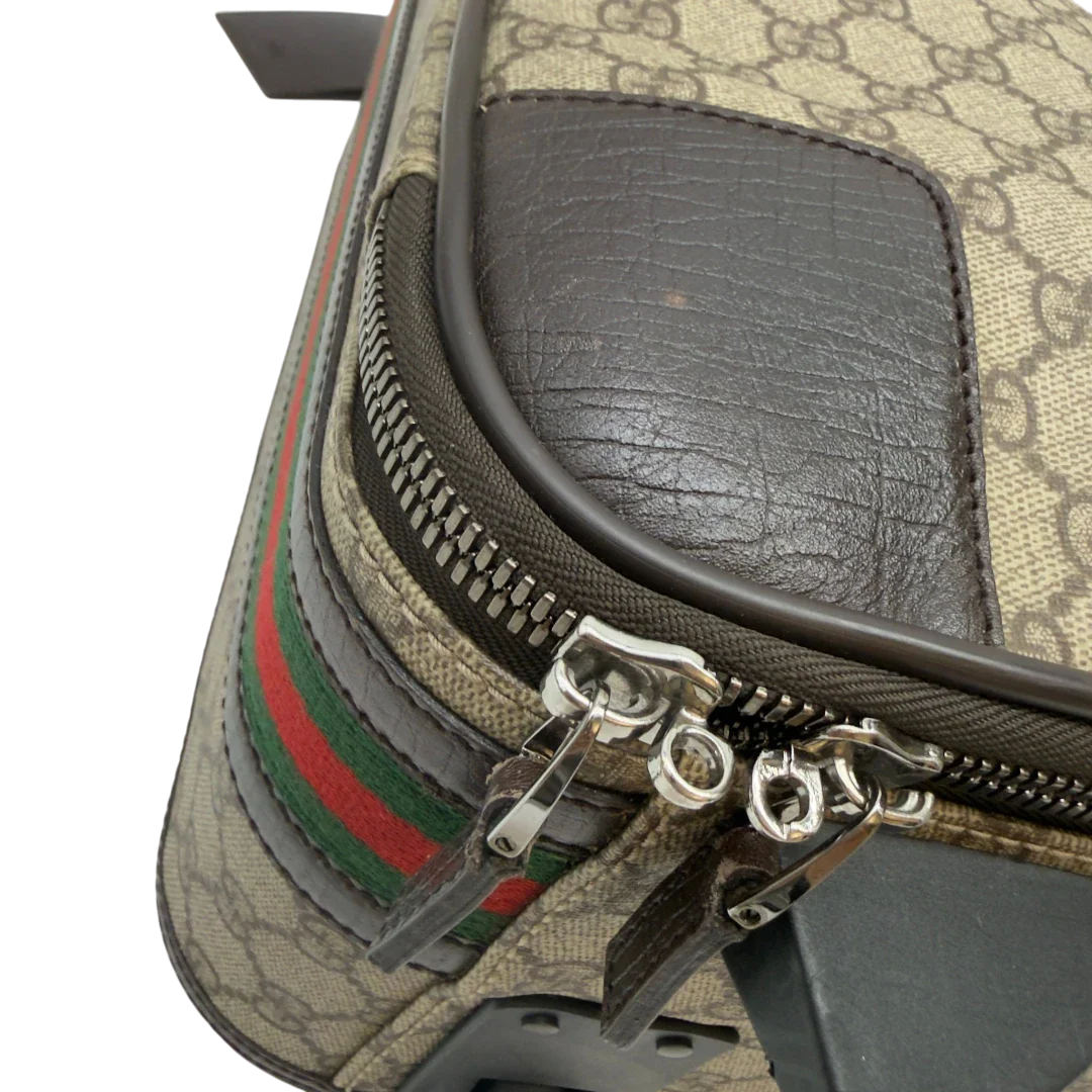 https://cdn.shopify.com/s/files/1/0564/9376/8855/files/Gucci_Reisekoffer_Sherry_Line_monogram_beige_6.webp?v=1783512441
