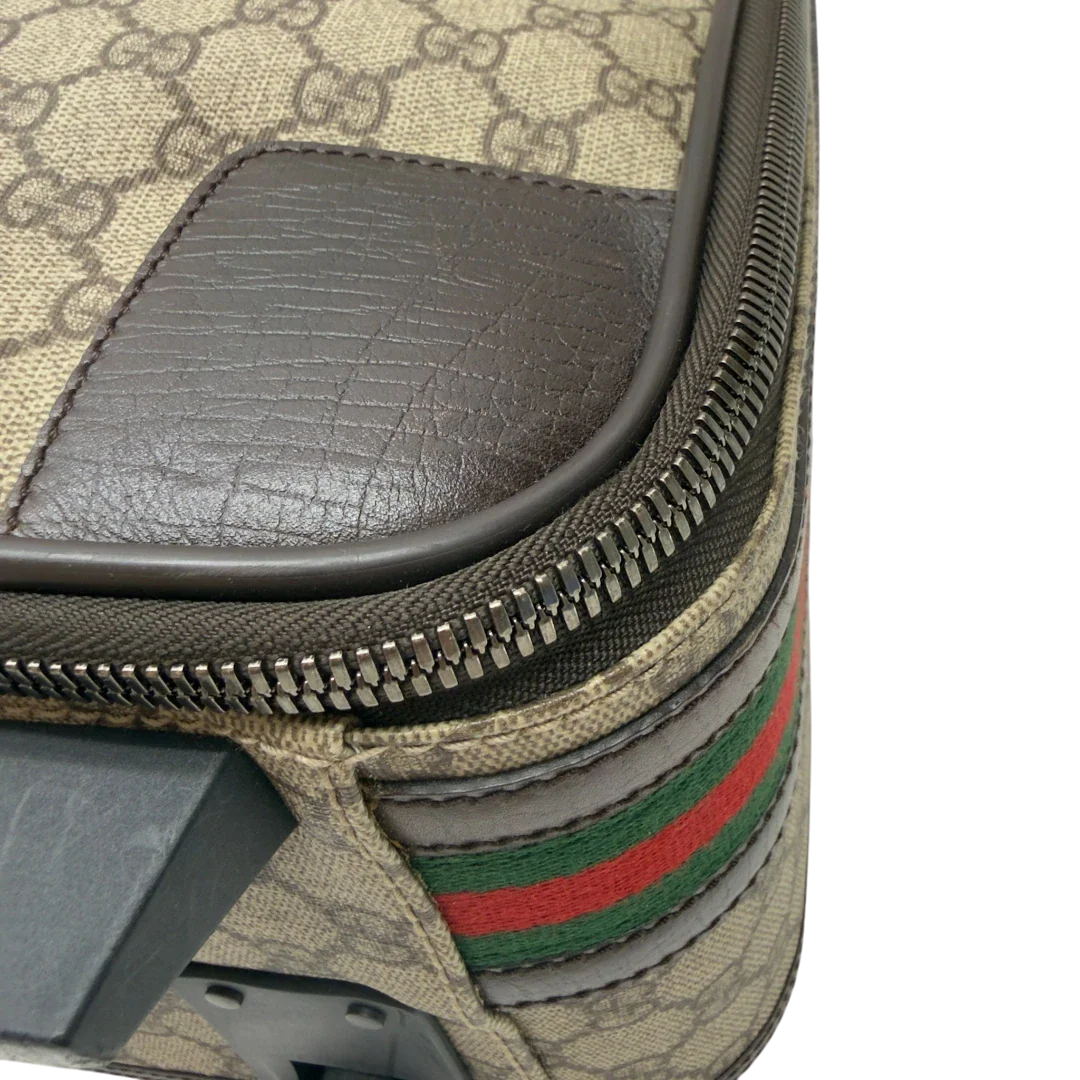 https://cdn.shopify.com/s/files/1/0564/9376/8855/files/Gucci_Reisekoffer_Sherry_Line_monogram_beige_7.webp?v=1783512441