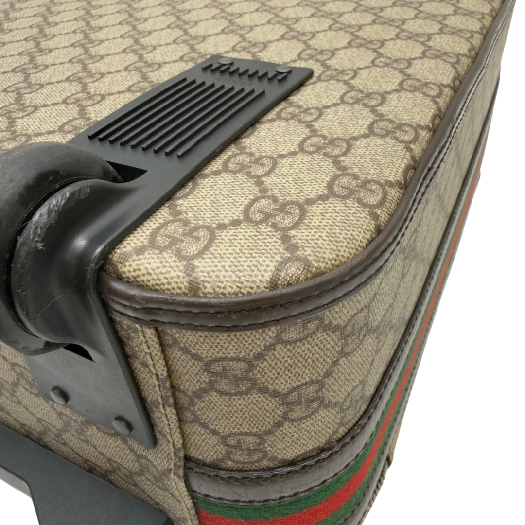 https://cdn.shopify.com/s/files/1/0564/9376/8855/files/Gucci_Reisekoffer_Sherry_Line_monogram_beige_9.webp?v=1783512441