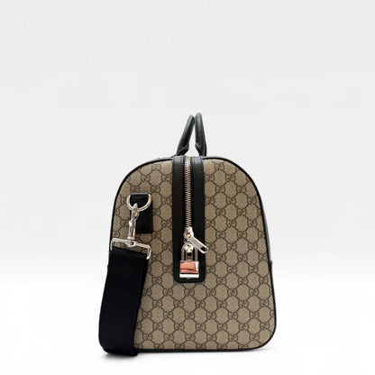 https://cdn.shopify.com/s/files/1/0564/9376/8855/files/Gucci_Reisetasche_45_mit_Umhangegurt_monogram_beige_Duffle_bag0362.webp?v=1761266473