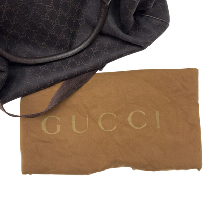 https://cdn.shopify.com/s/files/1/0564/9376/8855/files/Gucci_Reisetasche_50_mit_Umhangegurt_monogram_dunkelbraun_26.webp?v=1782904193