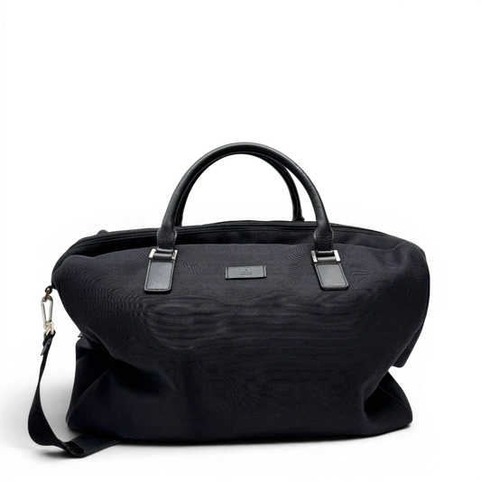 https://cdn.shopify.com/s/files/1/0564/9376/8855/files/Gucci_Reisetasche_50_mit_Umhangegurt_schwarz_1.webp?v=1784245416
