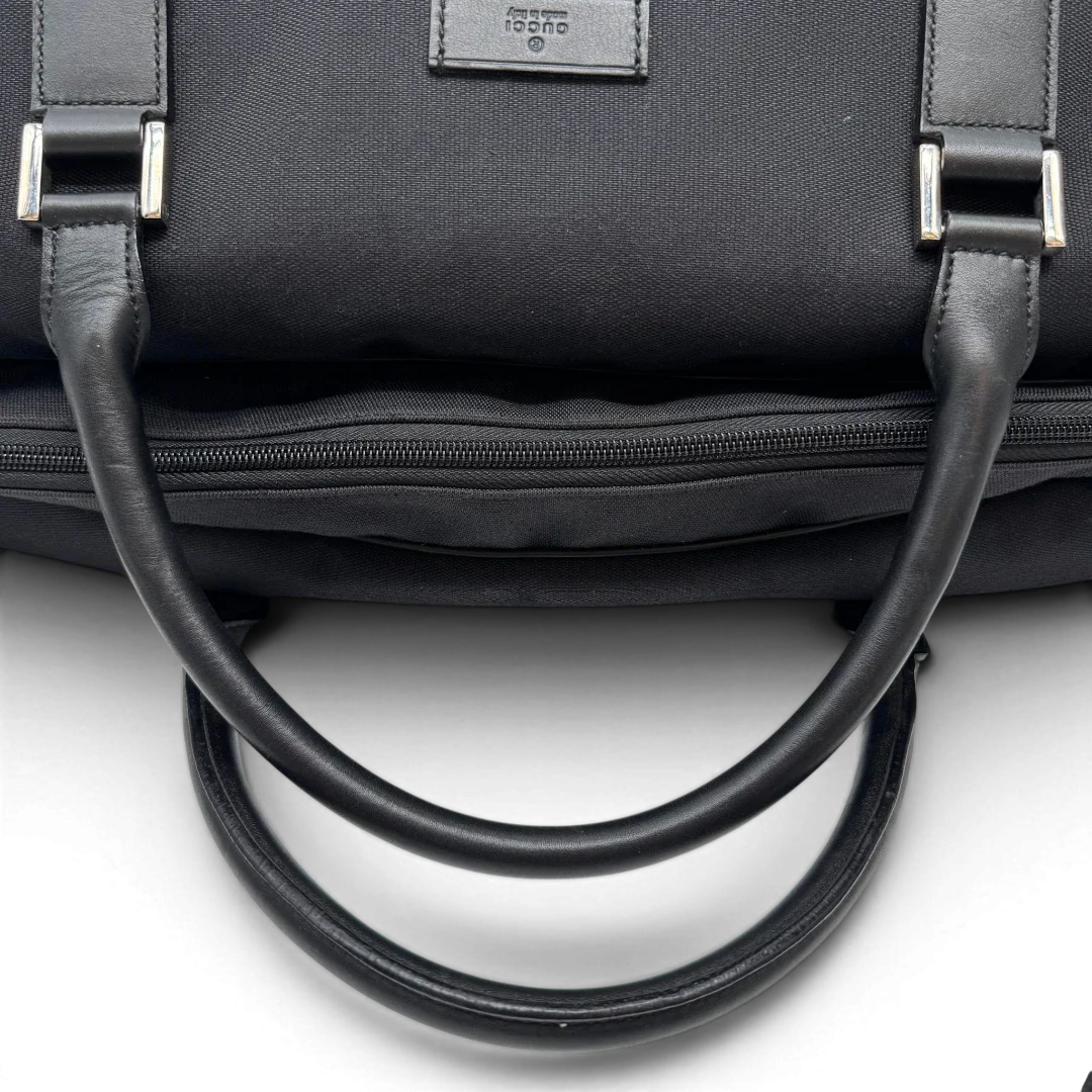 https://cdn.shopify.com/s/files/1/0564/9376/8855/files/Gucci_Reisetasche_50_mit_Umhangegurt_schwarz_10.webp?v=1784245416