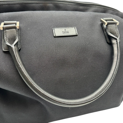 https://cdn.shopify.com/s/files/1/0564/9376/8855/files/Gucci_Reisetasche_50_mit_Umhangegurt_schwarz_15.webp?v=1784245417