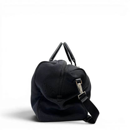 https://cdn.shopify.com/s/files/1/0564/9376/8855/files/Gucci_Reisetasche_50_mit_Umhangegurt_schwarz_2.webp?v=1784245416