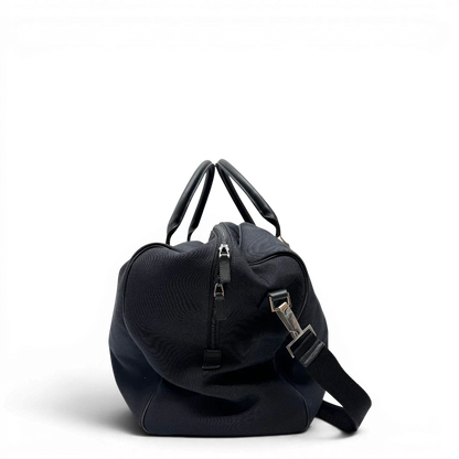 https://cdn.shopify.com/s/files/1/0564/9376/8855/files/Gucci_Reisetasche_50_mit_Umhangegurt_schwarz_3.webp?v=1784245416